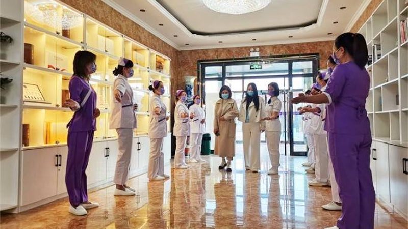 在选择孕妇护理套装时，以下几个关键点不容忽视：