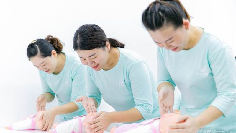 月嫂服务价格揭秘：揭秘请月嫂的真实成本与价值